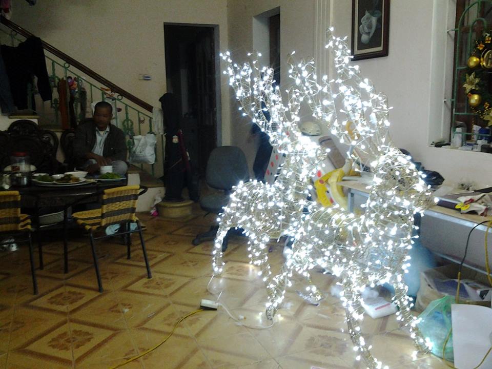 Sản xuất mô hình Noel theo mẫu: tuần lộc thép và đèn led, người tuyết