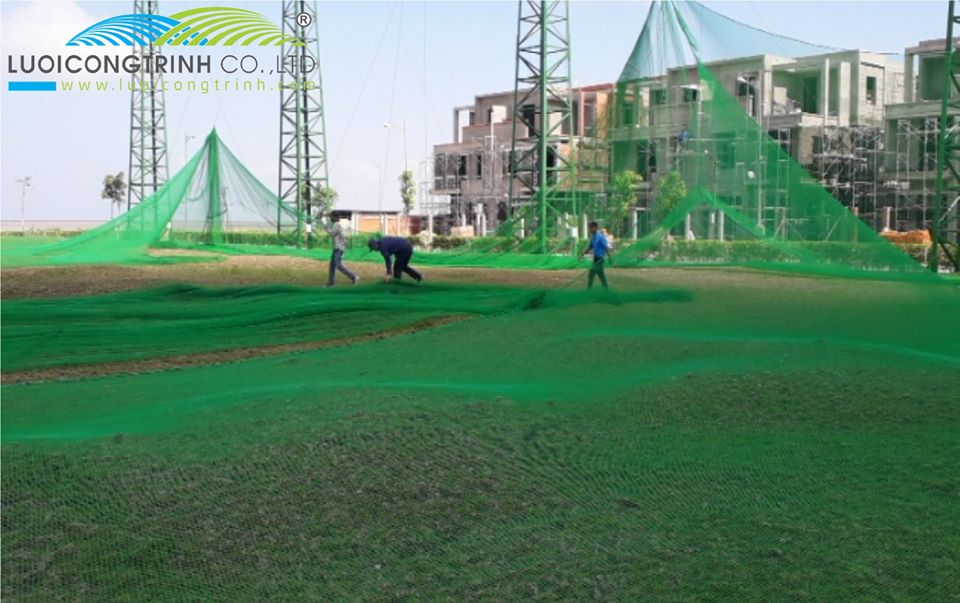 Sửa chữa lưới sân tập golf
