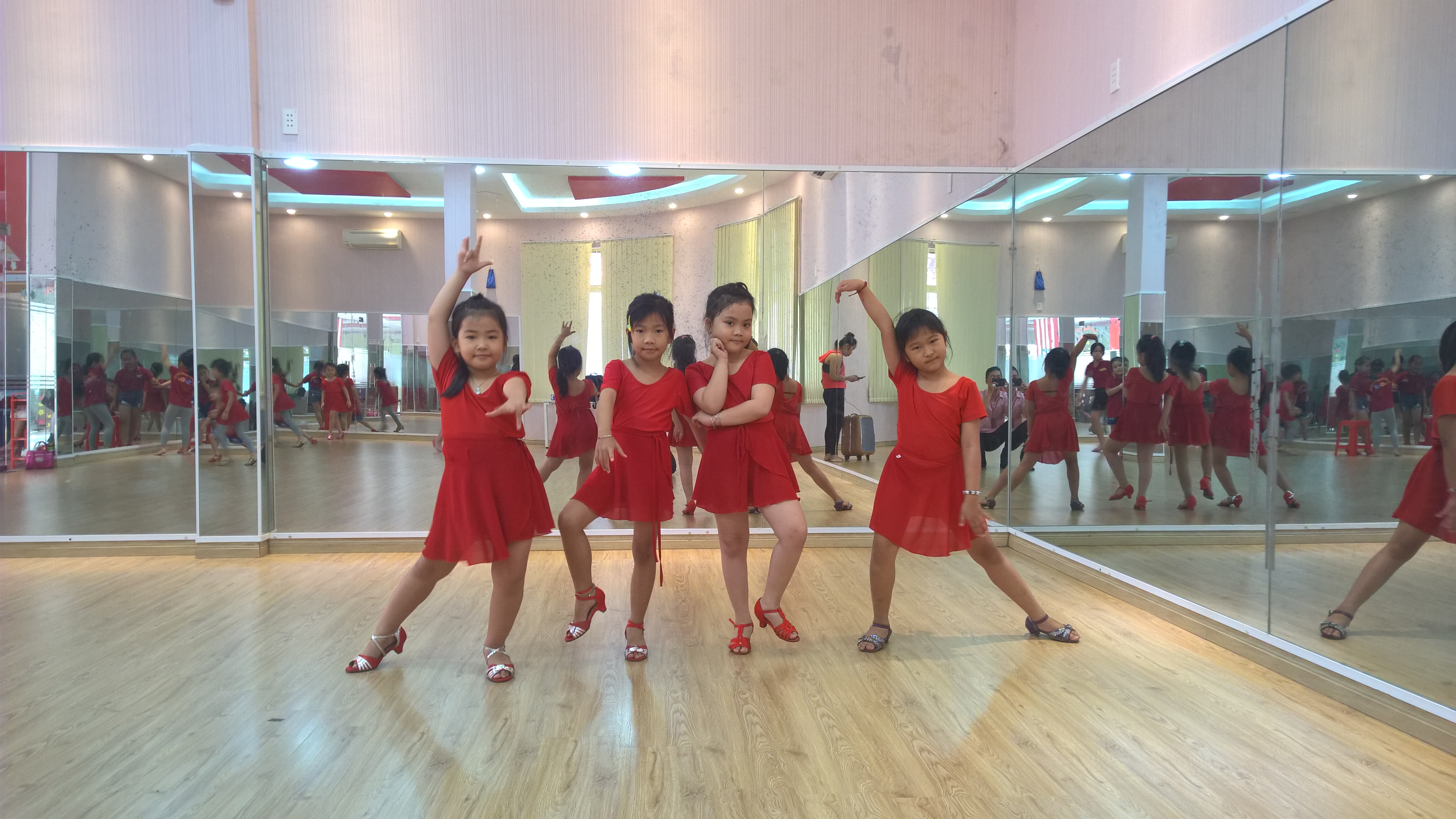 Chiêu sinh Lớp DANCE SPORT cho bé từ 6 tuổi