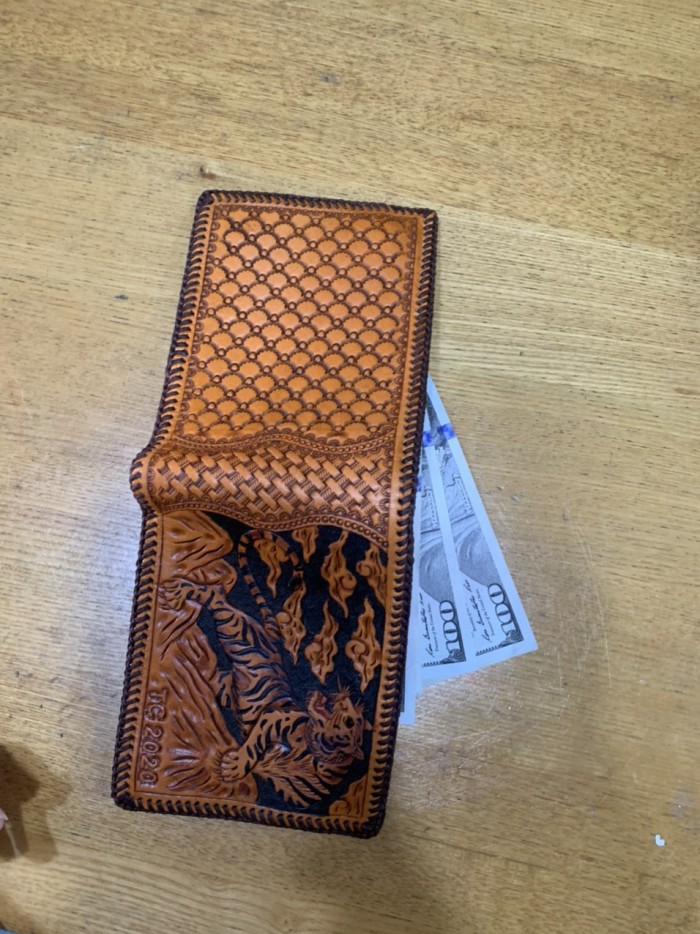 Dịch vụ khắc tên lên ví da ví da handmade khắc tên theo yêu cầu